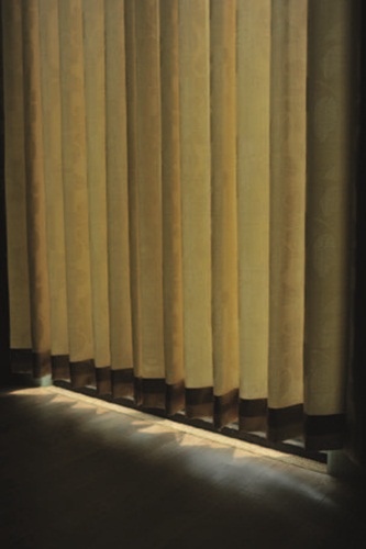 夏天到了，一到假日總想多賴床一些，不愛被陽光曬醒，