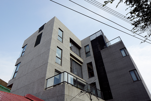 充滿家族記憶的古厝，在家人期盼下重蓋。新建築設計，