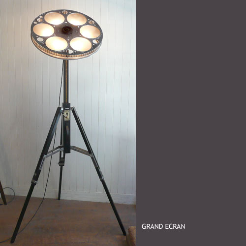 不知你有沒有聽說過這樣一句話：「骨董收藏世界一旦栽