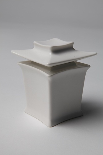 話說，印象中的茶具不都走圓胖路線的嗎！不過，今兒個