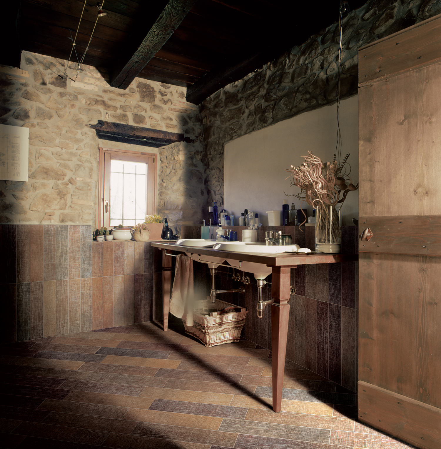 喜歡木紋的色澤和觸感，但礙於木頭保養不易且無法抗潮