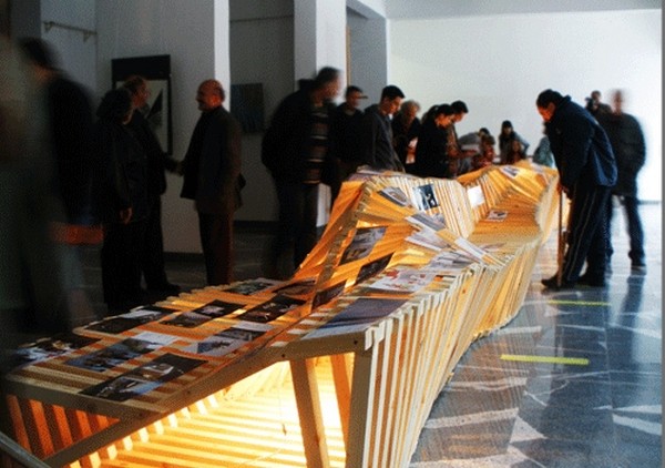 由東歐設計師群“ModelArt Studio” 發起的十公尺長椅