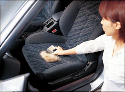 初次看到這塊黑色方形的厚片，小編還以為這該不會是什