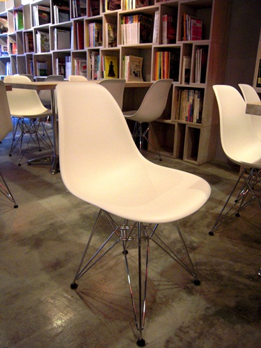 在台灣開了好一陣子的Smith&Hsu，最近在南京東路的大