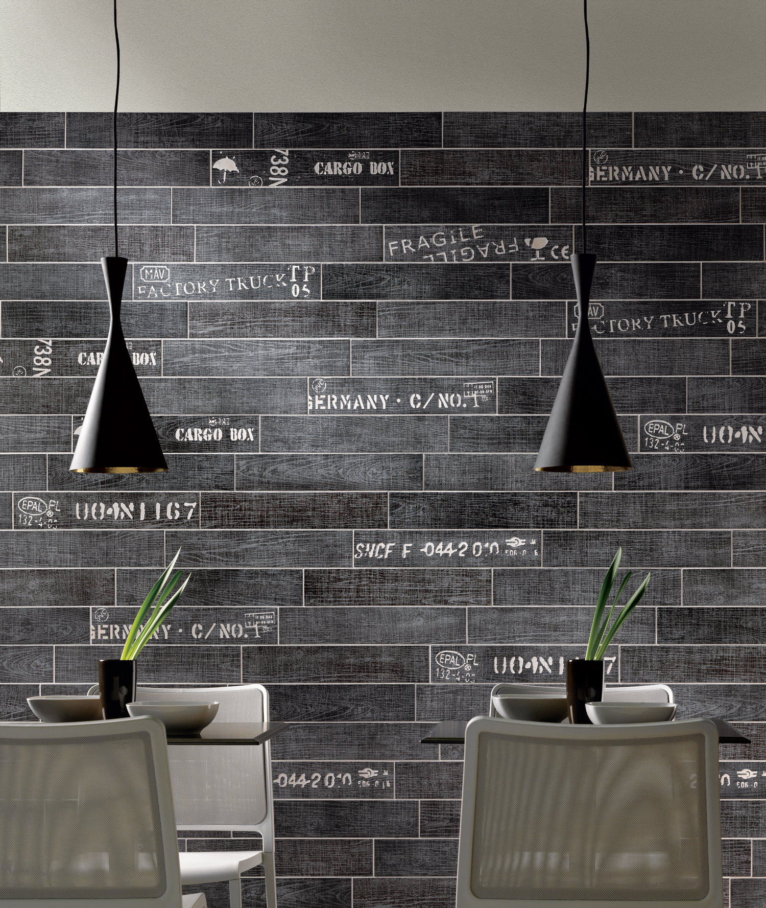 喜歡木紋的色澤和觸感，但礙於木頭保養不易且無法抗潮