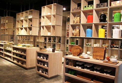 在台灣開了好一陣子的Smith&Hsu，最近在南京東路的大