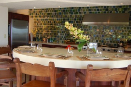 在加拿大成長，因為氣候南移至加州展開全新生活，羅芮