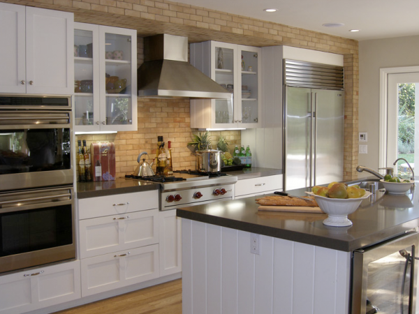 在加拿大成長，因為氣候南移至加州展開全新生活，羅芮