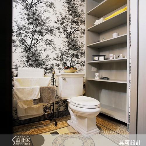 以屋主鍾愛的鄉村風為主軸,選搭特殊仿古家具,而牆面