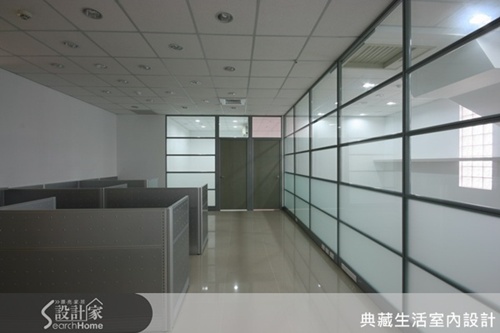 典藏生活室內設計透過大膽設計手法與新穎材質，以簡約