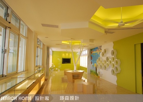 本案在規劃之初，便決定以蜂巢的六角形為主要發想，而