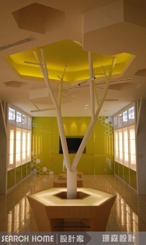 本案在規劃之初，便決定以蜂巢的六角形為主要發想，而