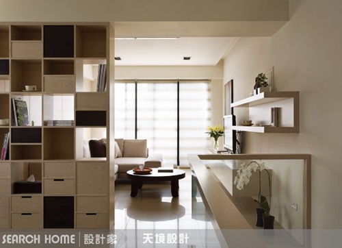 運用隔間框架色系延伸空間感，例如以透明玻璃隔間牆，