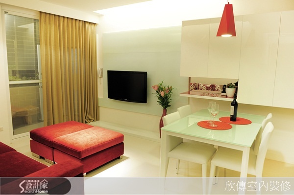 本案裝修前最大的問題是屋齡十分老舊，室內格局配置又