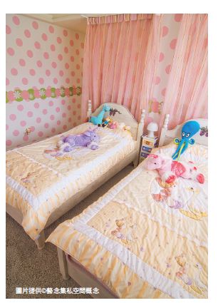 1歲至3歲的小孩需要父母親就近的陪伴，為了安全性考量