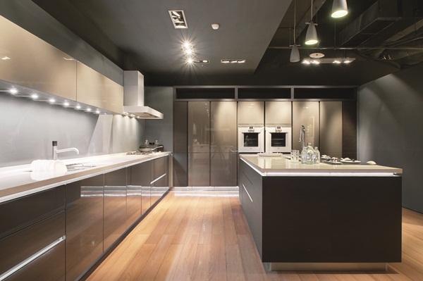 利用樹脂加入色膏、樹脂顆粒所製成的人造石，可以製作