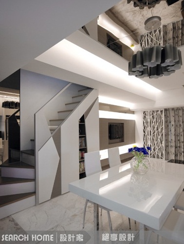 樓梯不僅具有串連上下空間的作用，樓梯下的空間，更是
