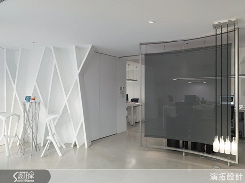 室內設計公司的空間設計，除了滿足員工的工作空間需求