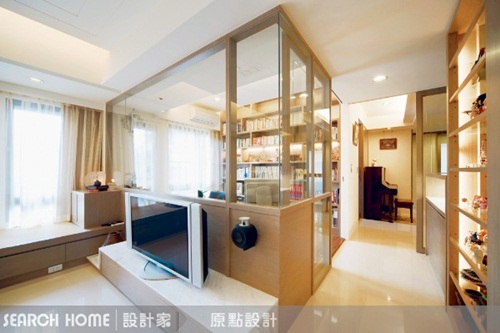 客廳與書房之間的隔間和走道上實牆全部改用玻璃牆代替
