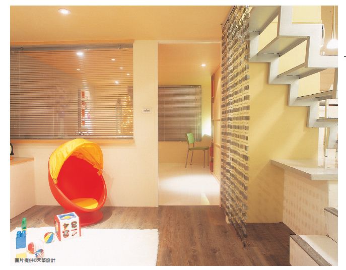 1歲至3歲的小孩需要父母親就近的陪伴，為了安全性考量