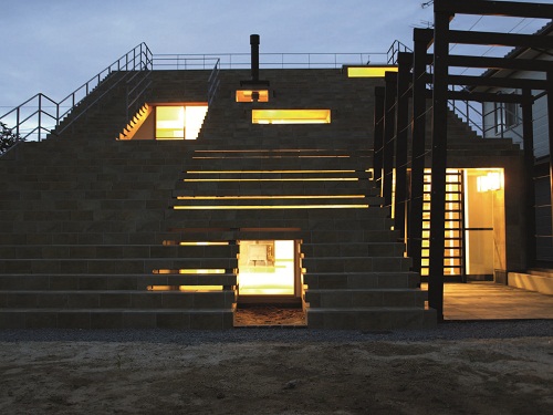 在日本島根縣大田市，有一棟名為「StairsHouse」的階