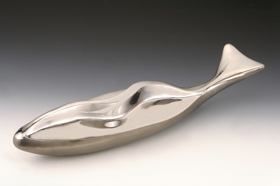 近年來在歐洲家居被廣泛運用的不鏽鋼材質，進一步運用