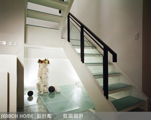 樓中樓、白色、樓梯