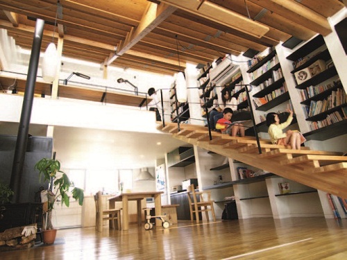 在日本島根縣大田市，有一棟名為「StairsHouse」的階