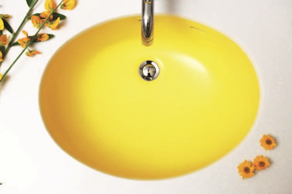 利用樹脂加入色膏、樹脂顆粒所製成的人造石，可以製作