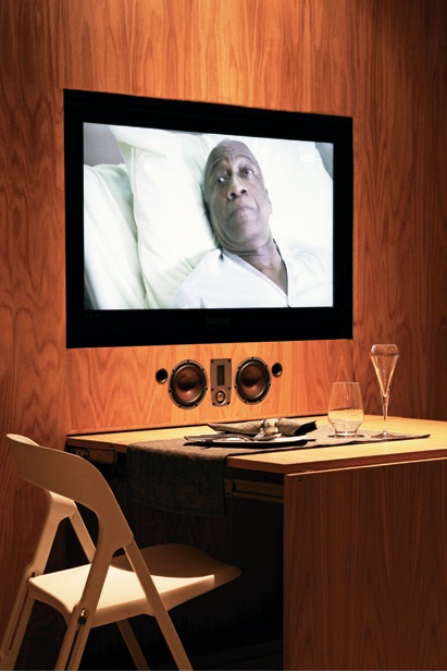 「The Closet House」如果直譯，就是「衣櫃屋」，事實