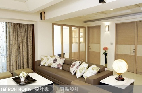 客廳與書房之間的隔間和走道上實牆全部改用玻璃牆代替