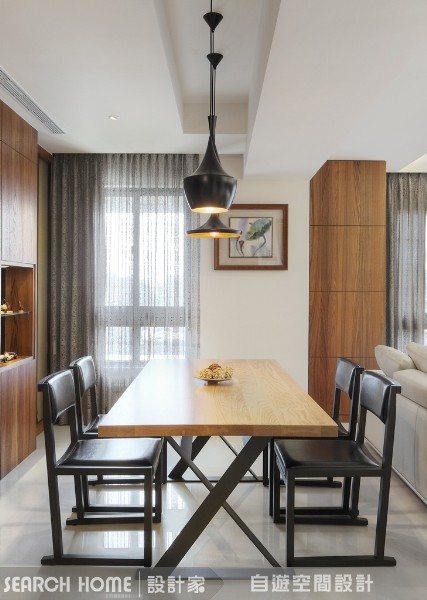 運用石材及反射性材質，並搭配幾何線條方式，創造不規