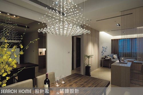 以不同材質的特性、貼心的機能設計來突顯屋主對生活品