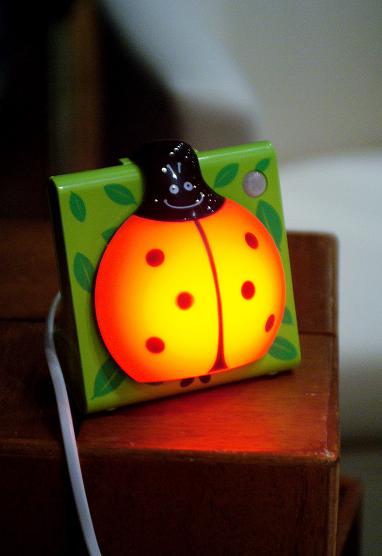 適合當小孩房的夜燈,飛利浦透過採用LED照明應用,多