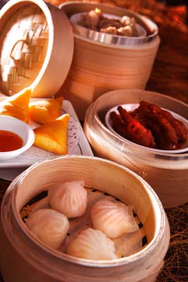 歡慶潮品集承德京站店滿週歲，超值優惠盡出。