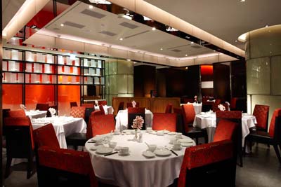 歡慶潮品集承德京站店滿週歲，超值優惠盡出。