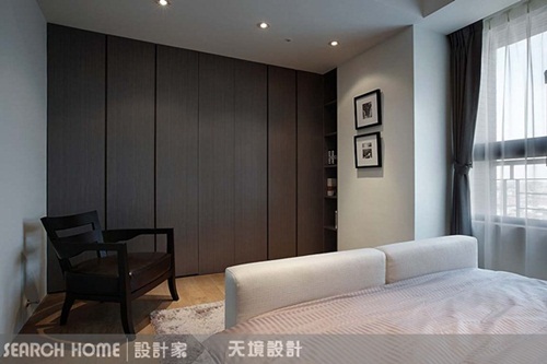 若在公共空間要預留擺放作品的空間，記得牆面底色不可