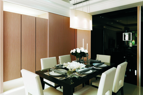 依照使用頻率劃分的收納櫃，在靠近廚房位置的櫃子，內