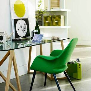 心花怒放艷陽天，最適合增添幾分綠意，一把椅子、幾個