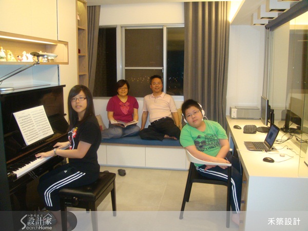 隨著一雙兒女漸漸長大，張先生和張太太也在心中逐步勾