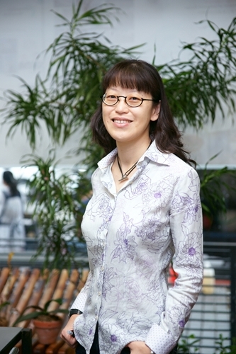 在文建會的文創產業範疇中，包含視覺藝術、音樂與表演