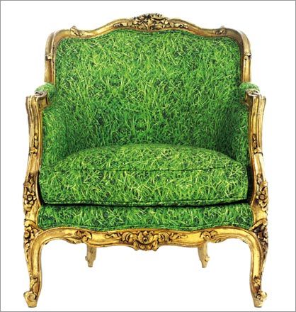 心花怒放艷陽天，最適合增添幾分綠意，一把椅子、幾個