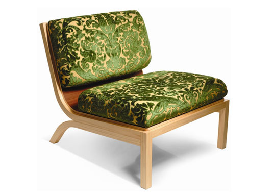 心花怒放艷陽天，最適合增添幾分綠意，一把椅子、幾個