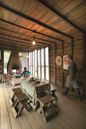 初次看見它，這座宛如方舟的「工寮」散發無以名狀的愛