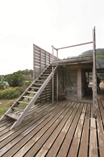 初次看見它，這座宛如方舟的「工寮」散發無以名狀的愛