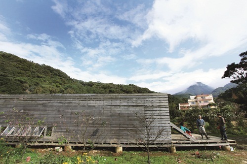 初次看見它，這座宛如方舟的「工寮」散發無以名狀的愛