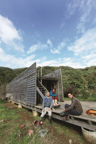 初次看見它，這座宛如方舟的「工寮」散發無以名狀的愛