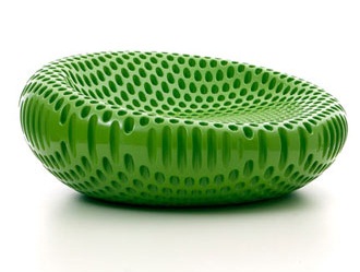 心花怒放艷陽天，最適合增添幾分綠意，一把椅子、幾個