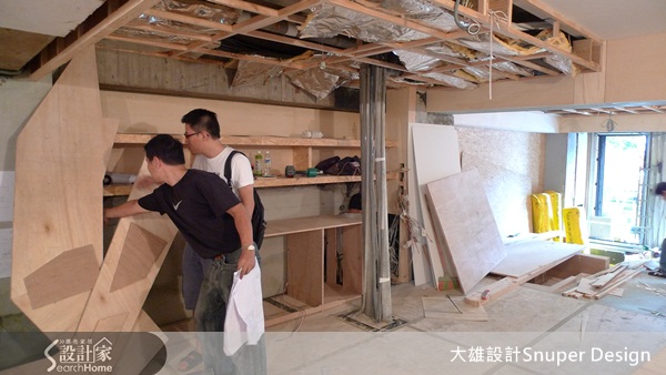 「我真的不曉得為什麼設計師沒有跟我說鋪地板前要先整