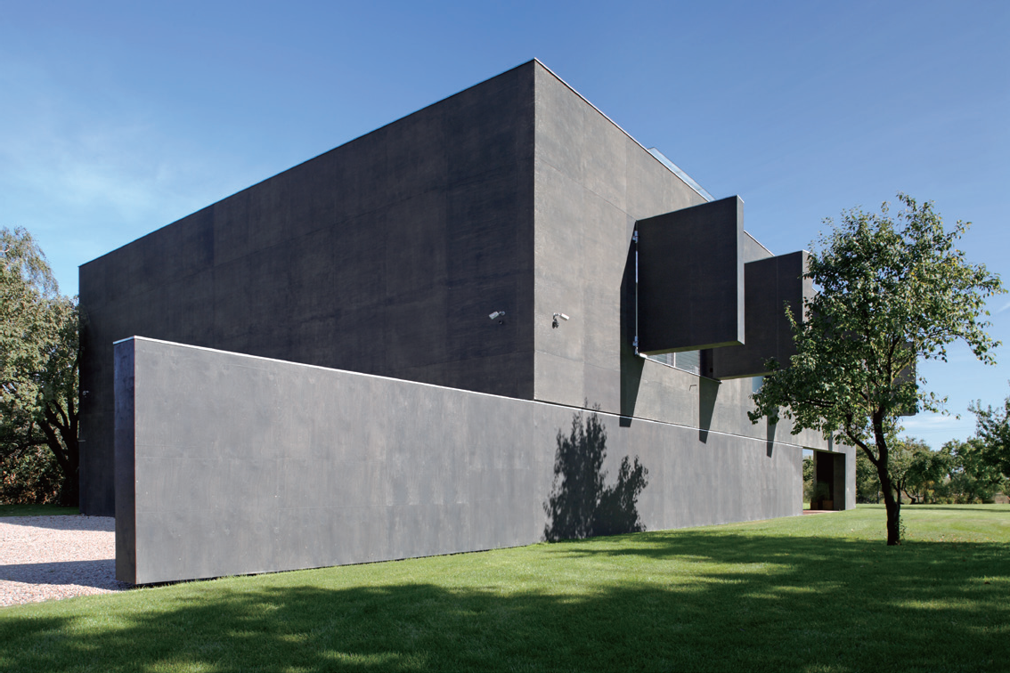 坐落在波蘭首都華沙郊區，有一間號稱能伴隨人們度過「